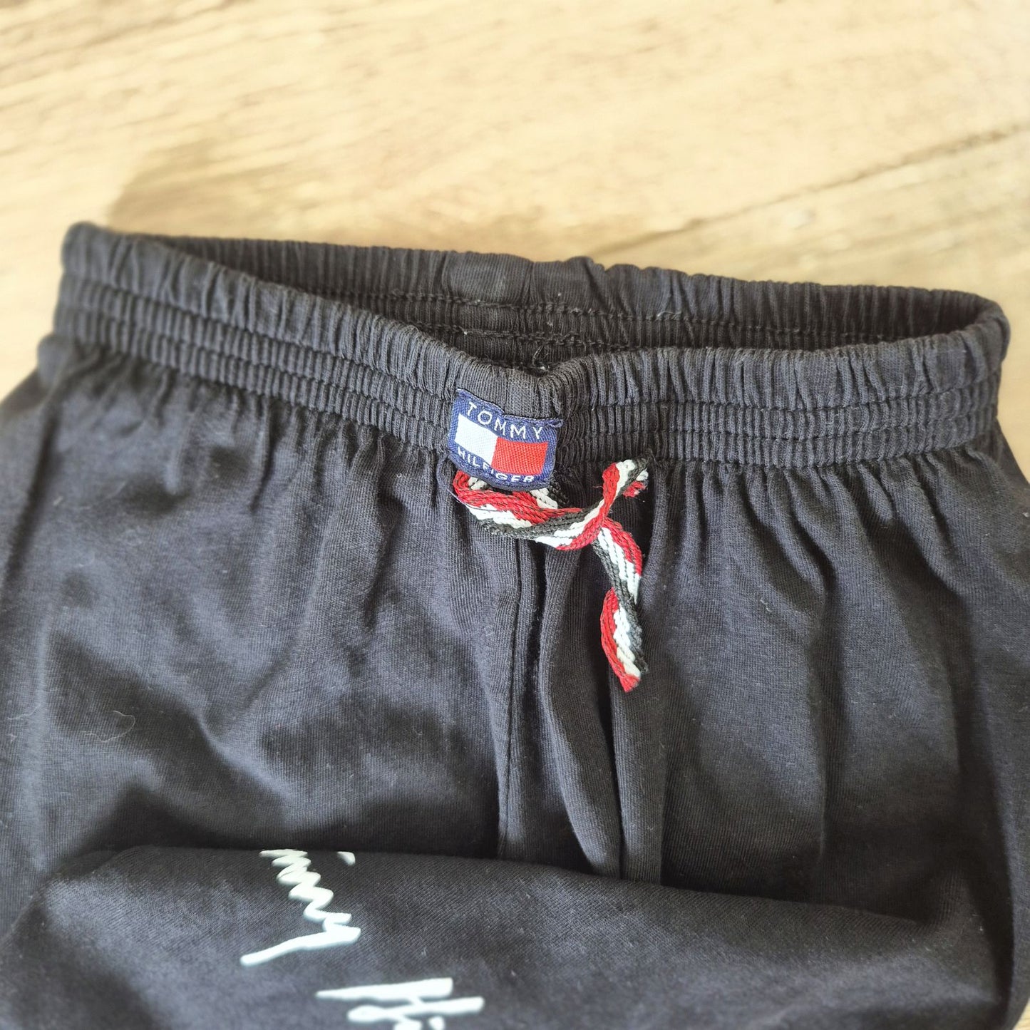 Tommy Hilfiger fekete gyerek nadrág - 4-5 éves