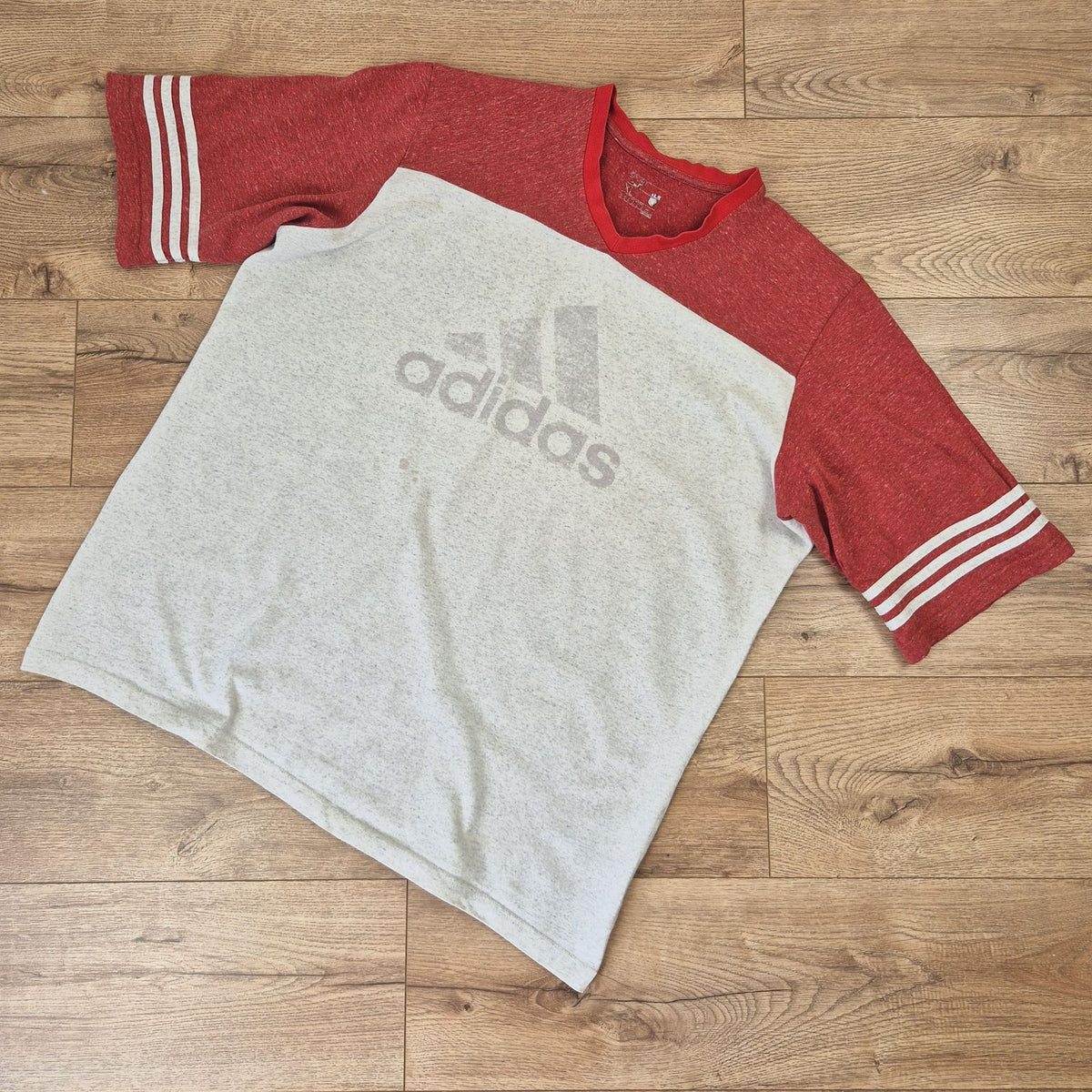 Adidas szürke-piros férfi póló - XL