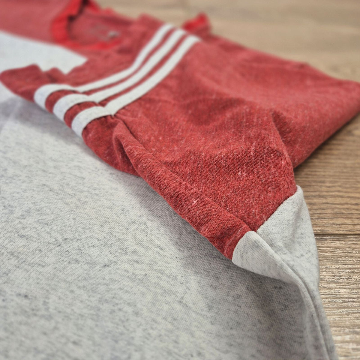 Adidas szürke-piros férfi póló - XL