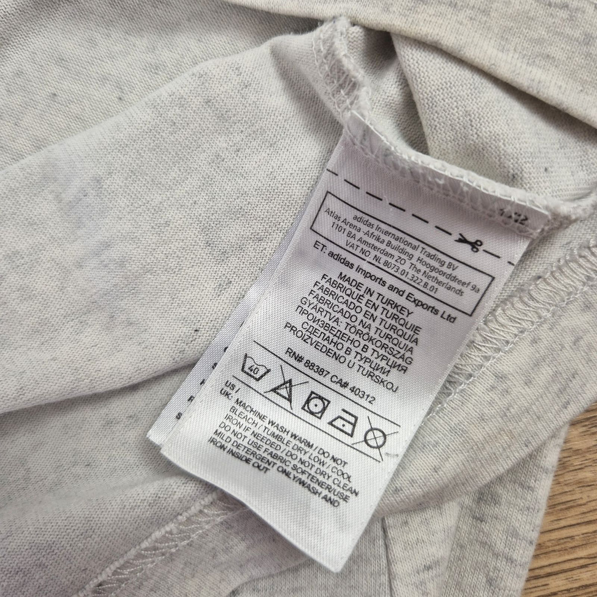 Adidas szürke-piros férfi póló - XL