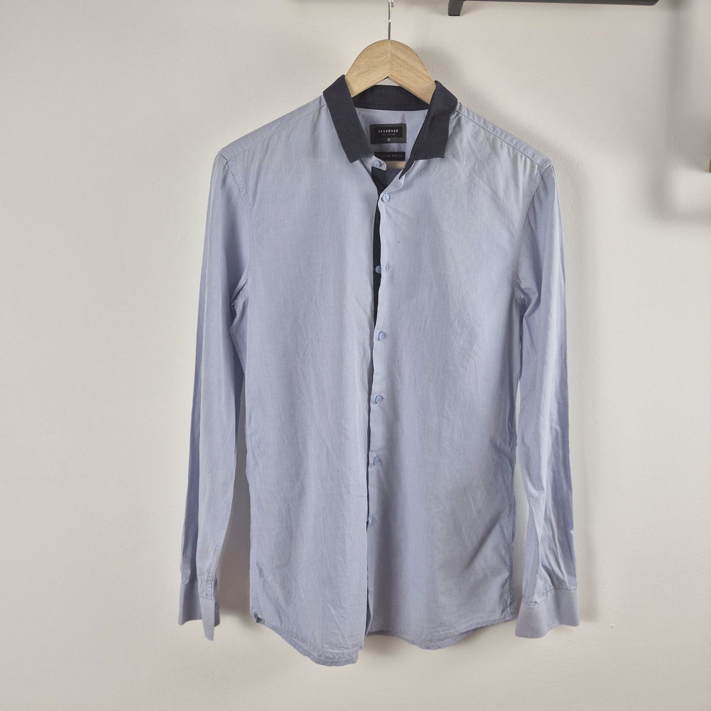 Reserved Slim Fit kontrasztos gallérú férfi ing - 39