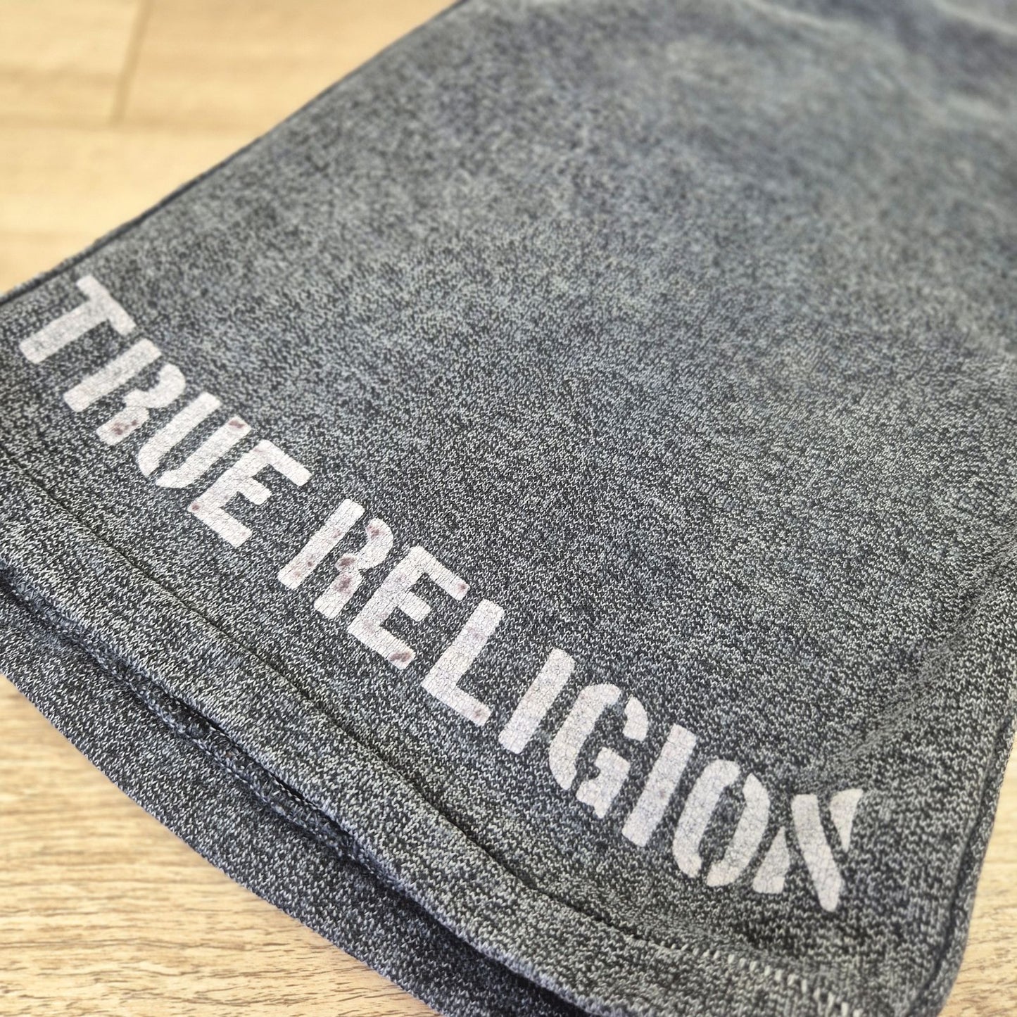 True Religion szürke férfi rövidnadrág - M