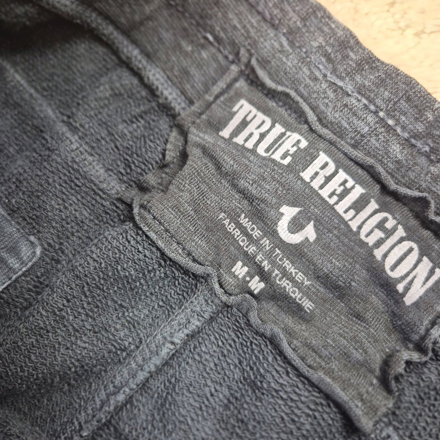 True Religion szürke férfi rövidnadrág - M