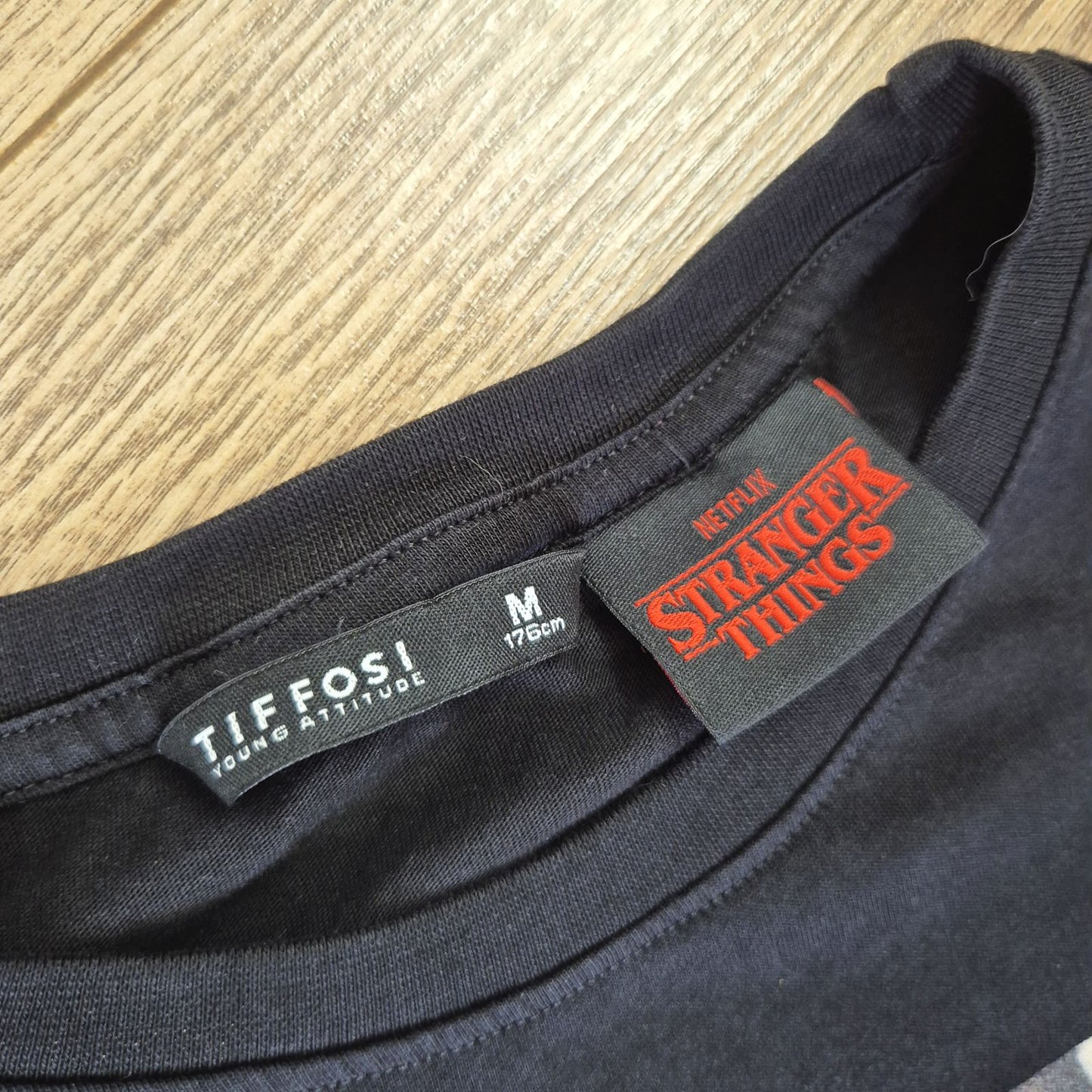 Tiffosi fekete női Stranger Things póló - M