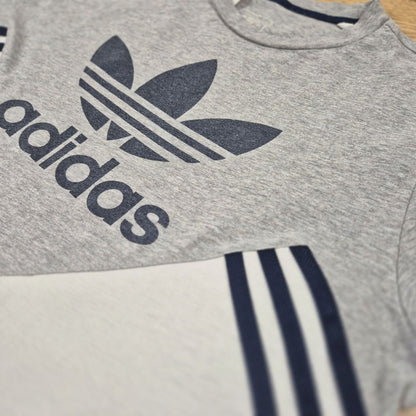 Adidas Originals szürke-fehér mintás férfi póló - M