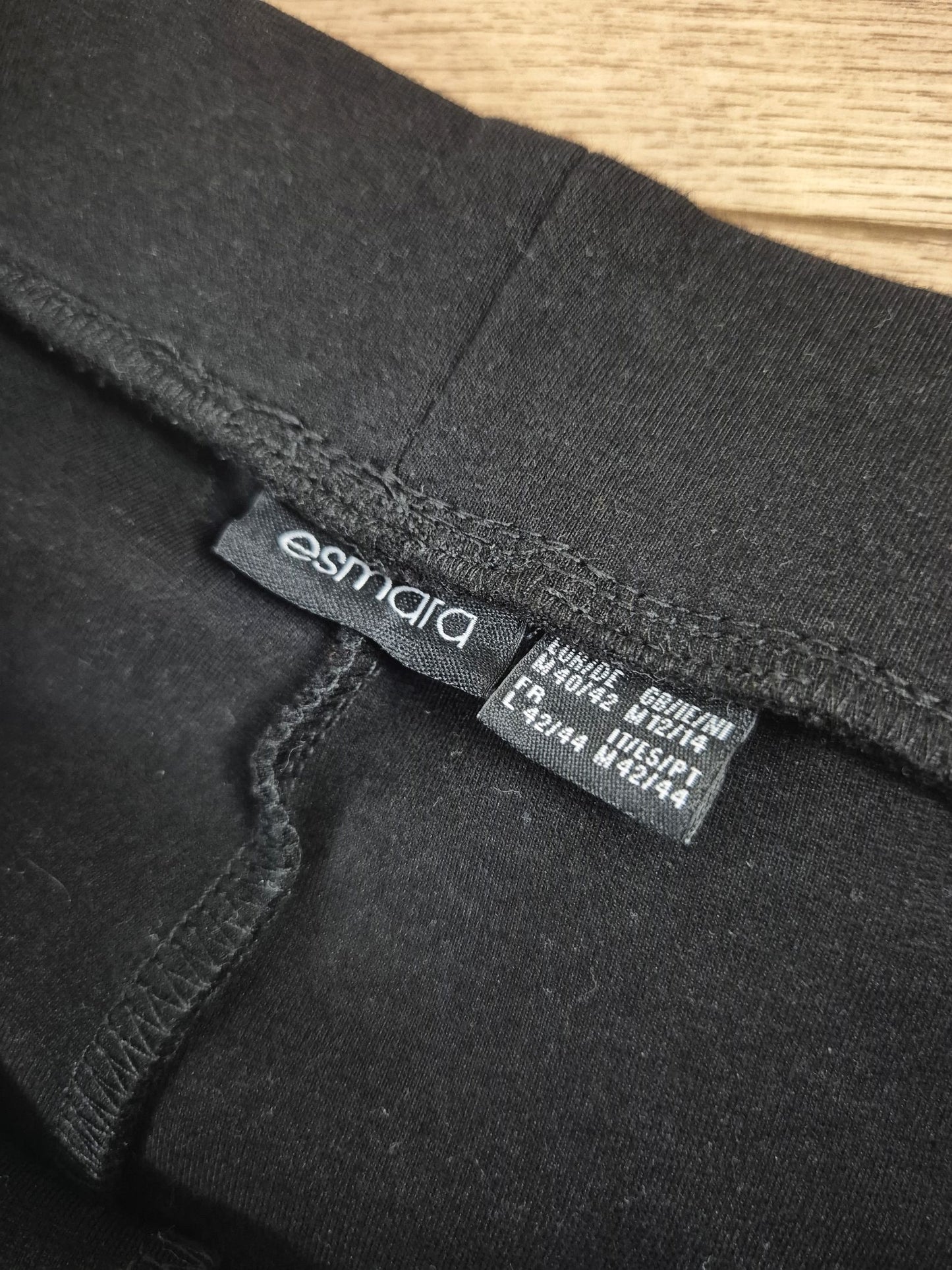 Esmara fekete élvarrott talpalós leggings - M (40/42)