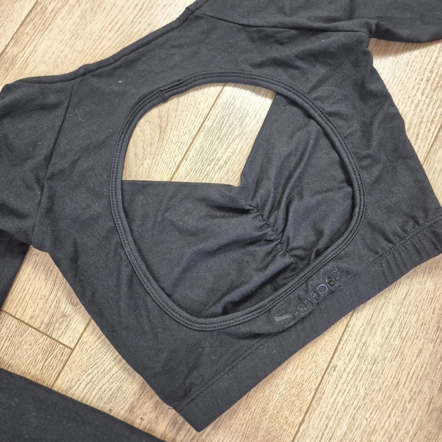 S-shaped fekete női hosszú ujjú crop top - XS