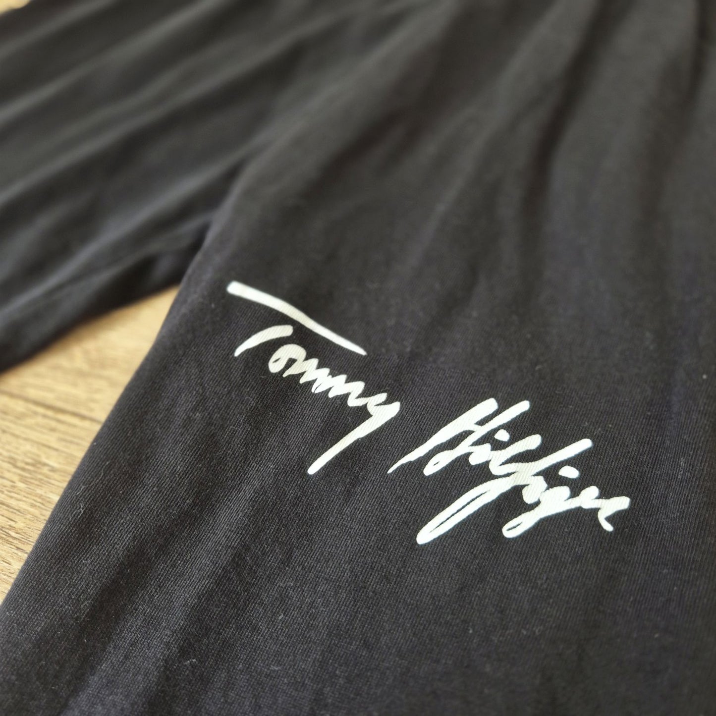 Tommy Hilfiger fekete gyerek nadrág - 4-5 éves